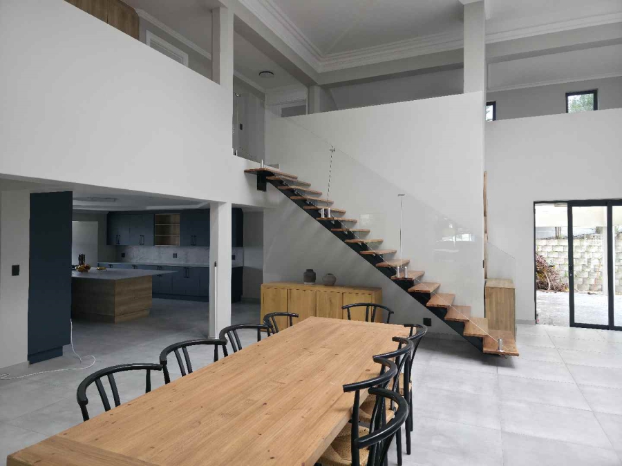 5 Bedroom Property for Sale in Plattekloof Western Cape